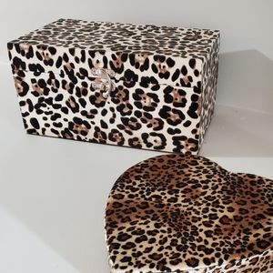 Great items to add to decor in time for Holidays/LEOPARD PRINT BOX + 1
